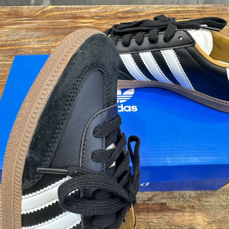 Adidas Sneakers